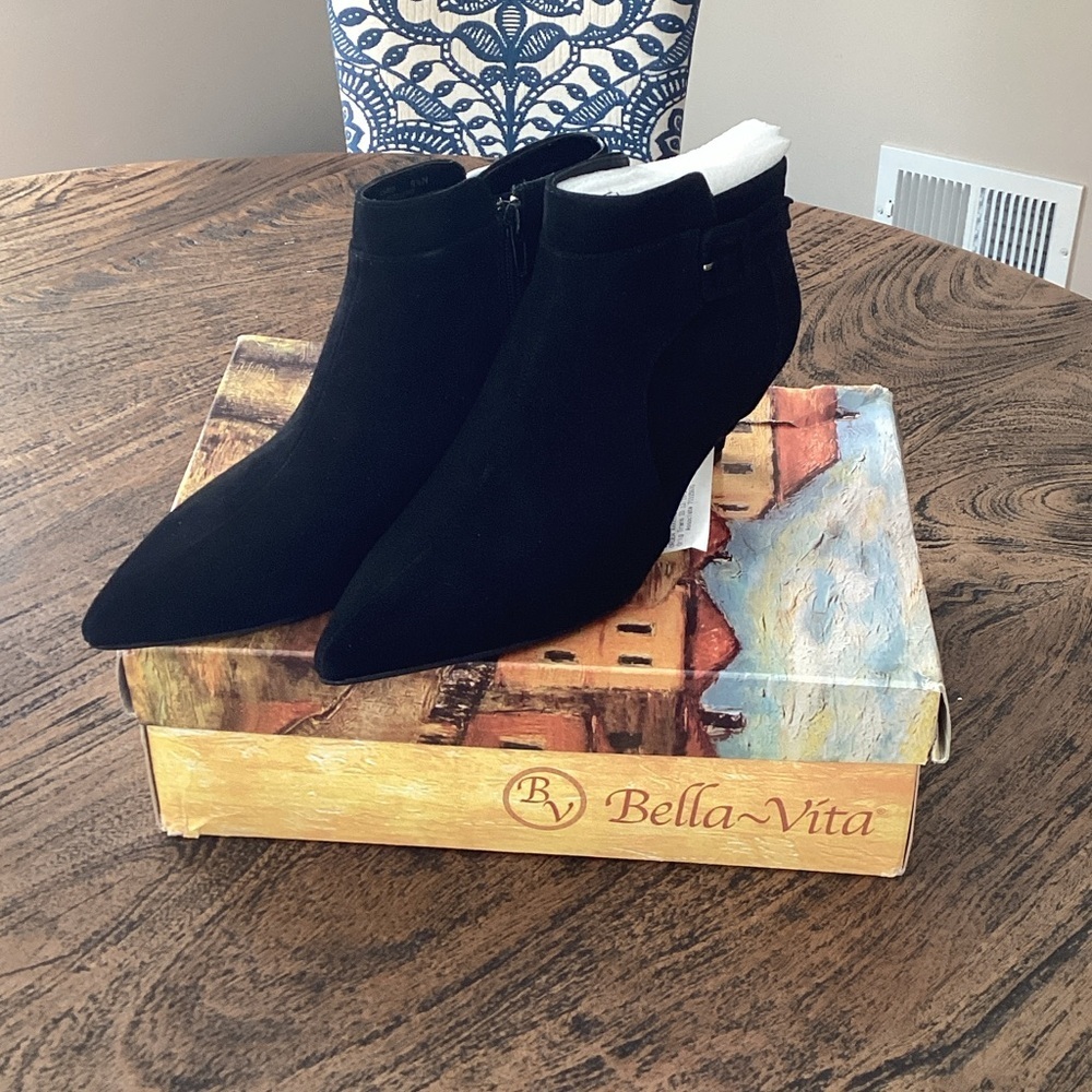 Bella Vita Women's Elegant Black Ankle Booties